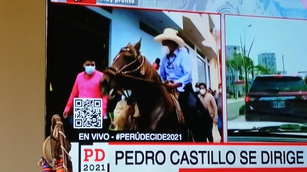 jdeffio's tweet photo. ¿¿¿Cómo es posible que nadie diga nada de que Pedro Castillo está haciendo proselitismo político recorriendo las calles de Cajamarca montando un caballo con puño levantado???
#EleccionesBicentenario
#EleccionesGenerales2021 https://t.co/zfD6wuEpOk