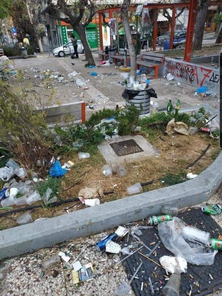 AnAthenianToLDN's tweet photo. Πλατεία Βαρνάβα μετά από τα χθεσινά...

Και περιμένετε από αυτά τα λιμοτάγαρα, να δείχνουν ατομική ευθύνη στην πανδημία.
Γελοία αμόρφωτα κι άχρηστα δίποδα https://t.co/zuQRI6enJK