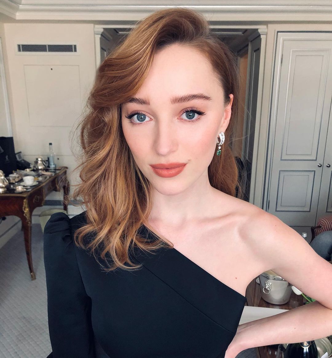 British GLAMOUR on Twitter "An upclose look at Phoebe Dynevor's glam