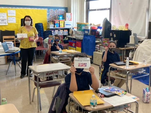 fishj002's tweet photo. @kennelly_school So Very Proud Teacher Moment! 
Congratulations to my 2nd Grade Class IReady/Lexia Champions 1/5 classes recognized from the District!  In-Person/Virtual students all received prizes!  Thank you Ms. Barney!  👏🏆🏫🐝📚@HartfordSuper @Hartford_Public https://t.co/U5DtdohIcY