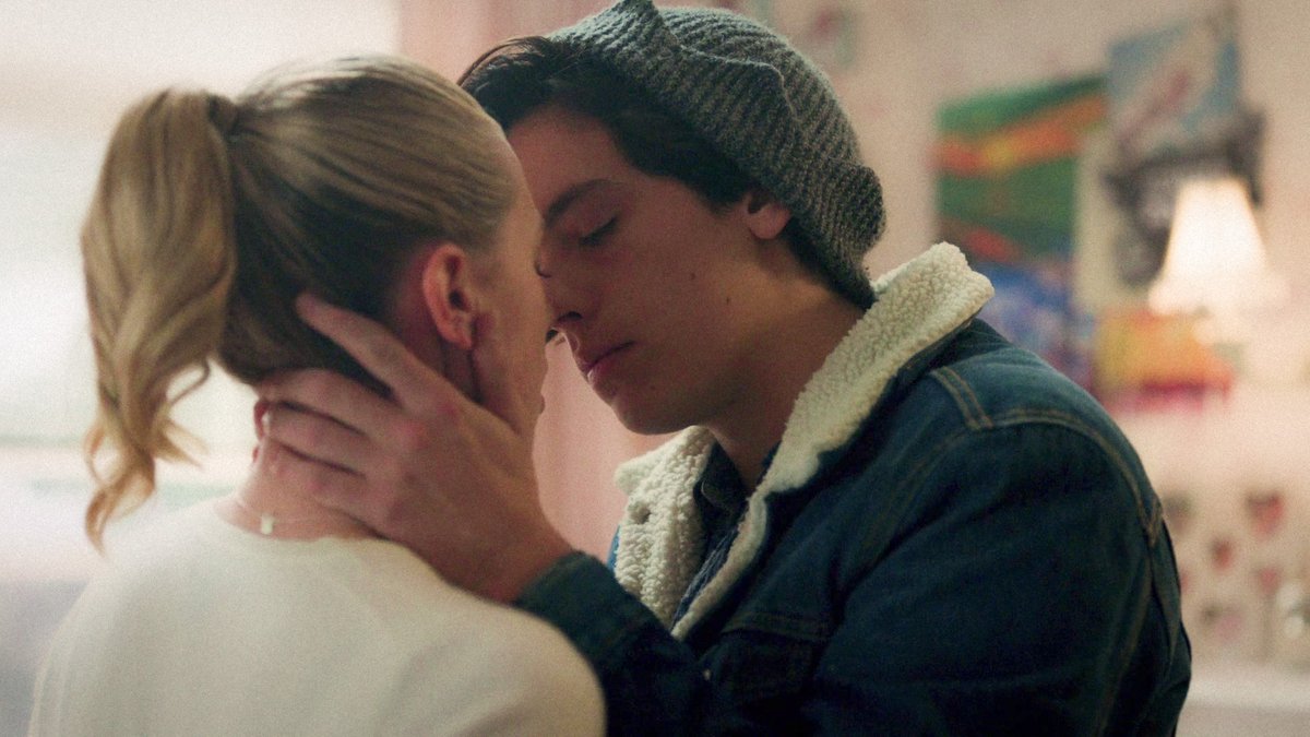 bugheadfiles's tweet image. their first kiss #riverdale