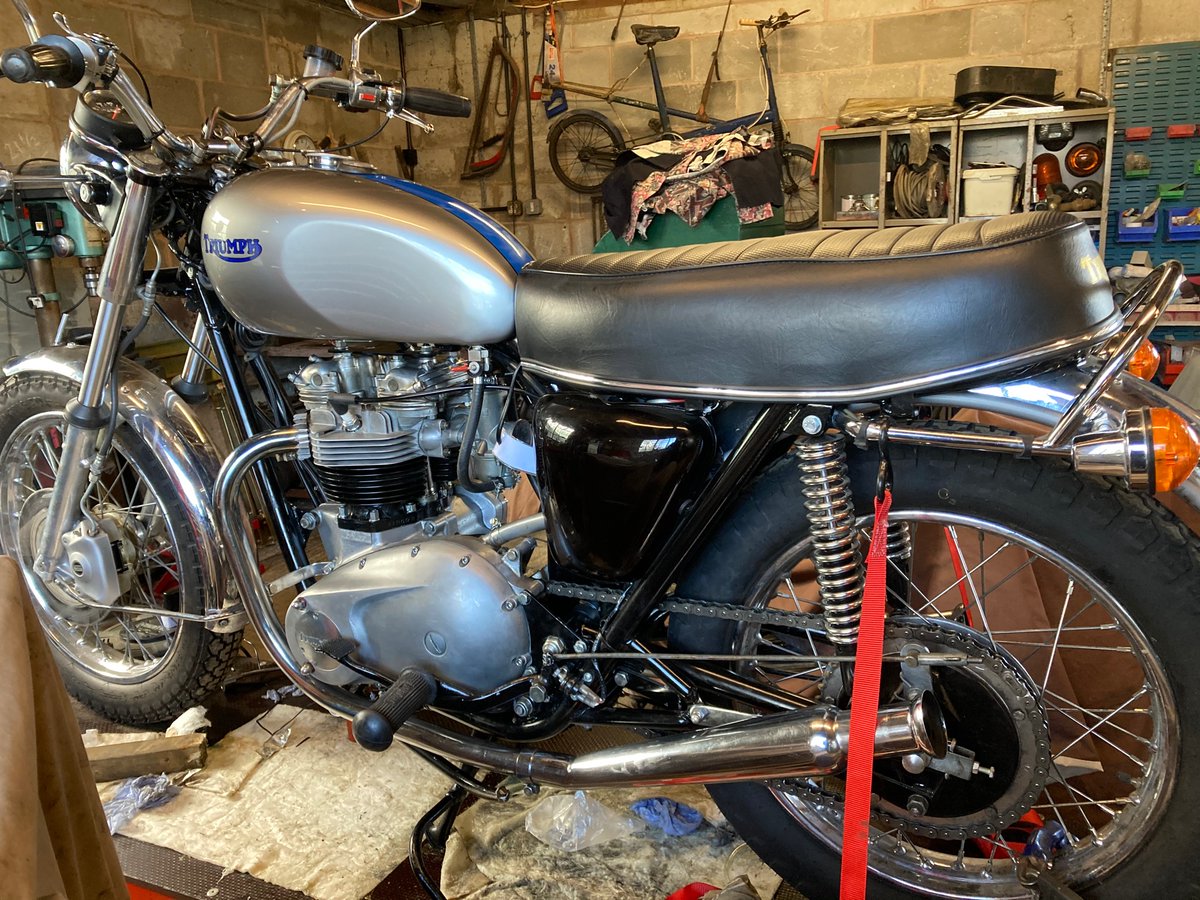 SbSteveb160's tweet image. That’s the engine rebuild complete on the 1973 triumph TR7V 750 twin. Can anyone guess why I put a strong elastic band on the kick start when the fitting the gearbox cover?