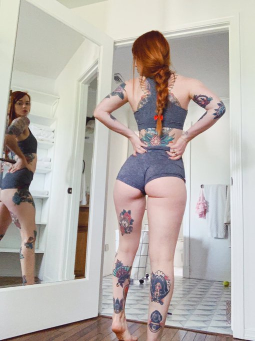 Matching gymwear 4 life 🙏🏻 https://t.co/fItMWDzzjD