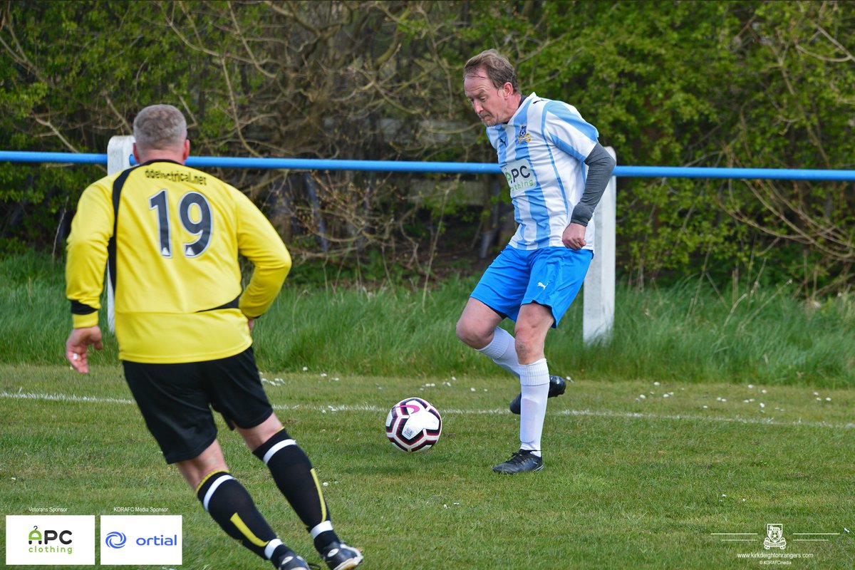 📸 PHOTO // Neil Whittaker on the ball against Thirsk Veterans during the 3-3 draw today.

Veterans Sponsor <a href="/APCClothing/">APC Clothing Ltd</a> 
Media Sponsor @OrtialTech 

We proudly support Prostate Cancer UK &amp; Martin House Children's Hospice.