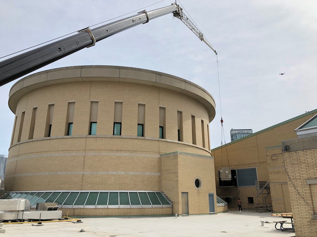 rajsheth51's tweet photo. Check out the shots of the crane lifting mechanical equipment up and over the Council Chambers roof.  With City Hall more than 30 years old, we continue to replace aging infrastructure. https://t.co/sEtrkknbl0