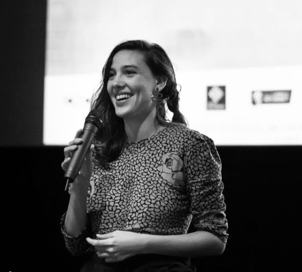 Directoras_CR's tweet photo. Sofía Quirós Ubeda es directora y guionista egresada de Diseño de Imagen y Sonido en la Universidad de Buenos Aires, Argentina. Desde sus inicios, Sofía se ha enfocado en el trabajo con actores y actrices naturales, creando historias íntimas con una visión poética y sensorial. https://t.co/Knwfn30kED