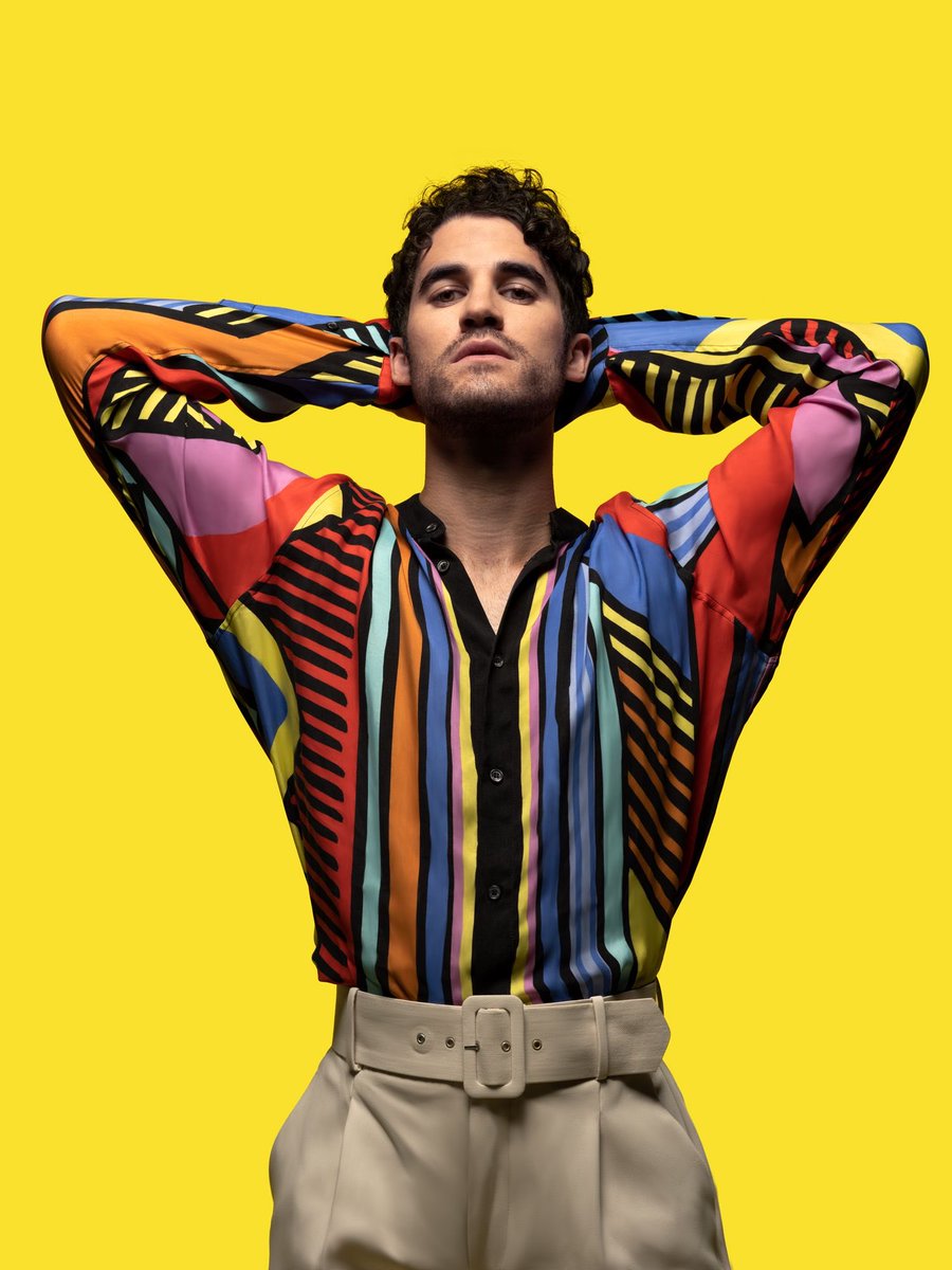 SoyGerardCortez's tweet photo. Siento que este Darren Criss vistiendo la inspiración ochentera de Balmain resort 2021 les hará sonreír 💗 https://t.co/NWIUzixqp2