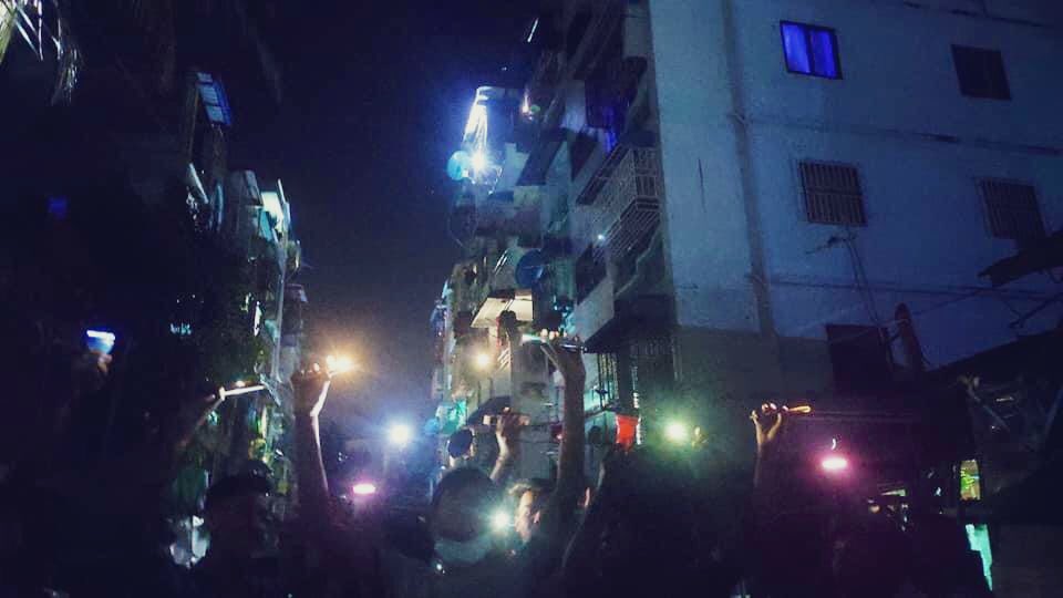ElisaM202's tweet photo. Flashlight strike In Yangon. Photo credit to original uploader #FlashStrike #FlashLightStrike #WhatsHappeningInMyanmar #Apr11Coup https://t.co/0GiQdfha5X