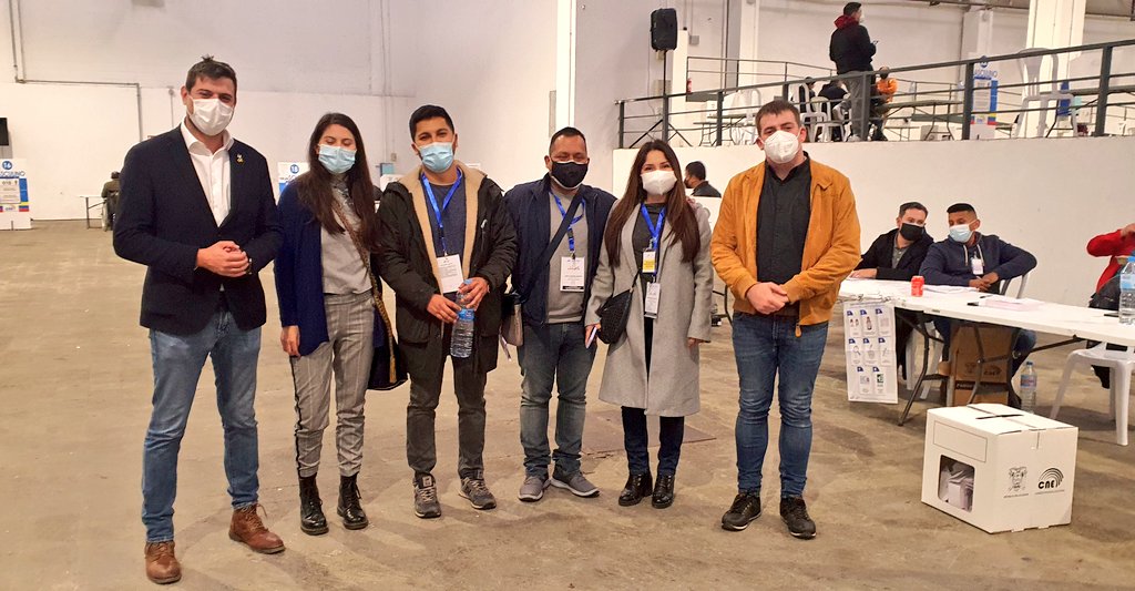myka777's tweet photo. Hoy acompañamos la jornada electoral en #barcelona con los/as observadores internacionales de @Esquerra_ERC y @cupnacional

A las 19.30h, ya en el recuento:

✅Gran participación
✅ Apoyo contundente, en la mayoría de mesas a @ecuarauz @rabascallcarlos

#Elecciones2021Ec #Ecuador https://t.co/6gqhhtcgig