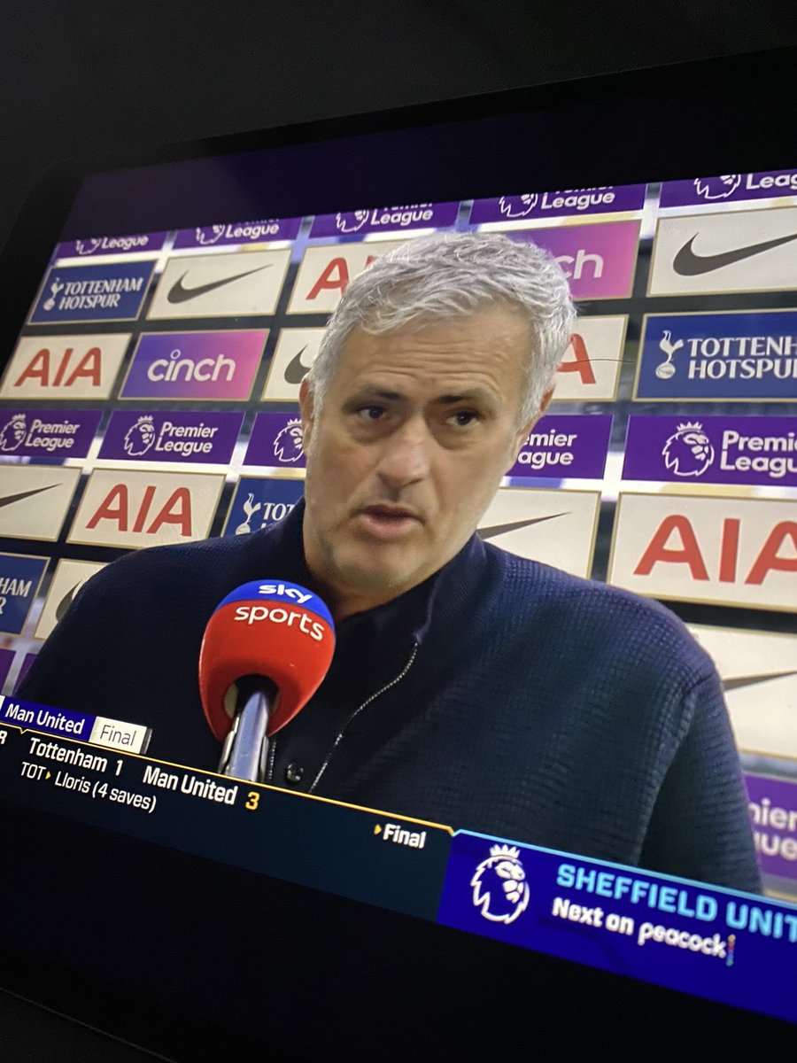 officialedwoo's tweet photo. “I think pogba should’ve gotten a red card”
This fucking clown
#TOTMUN https://t.co/fasFgs8npe
