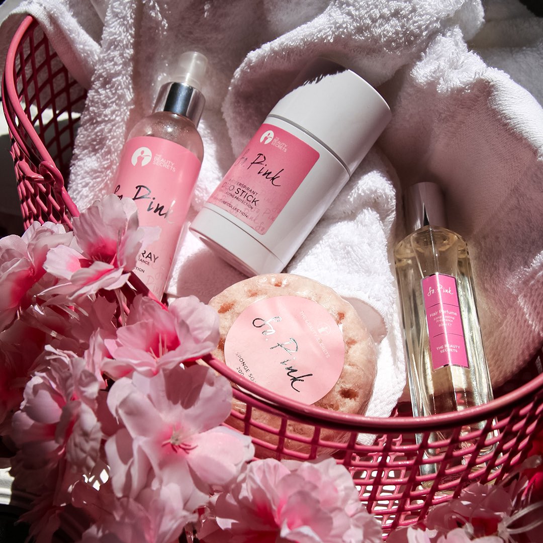 beautysecretsme's tweet photo. عبري عن أنوثتك واقتني مجموعة So Pink برائحة بودرية ناعمة .. 💖
مزيج المندارين، التفاح والمسك مع لمسة من الفانيلا اللي راح تخلي يومك مليان نشاط وسعادة !

#ذي_بيوتي_سيكرتس #مجموعة_أساسية #عناية_يومية #سعادة
#thebeautysecrets #selfcare #mainrange #happiness https://t.co/cvJpS26wgK