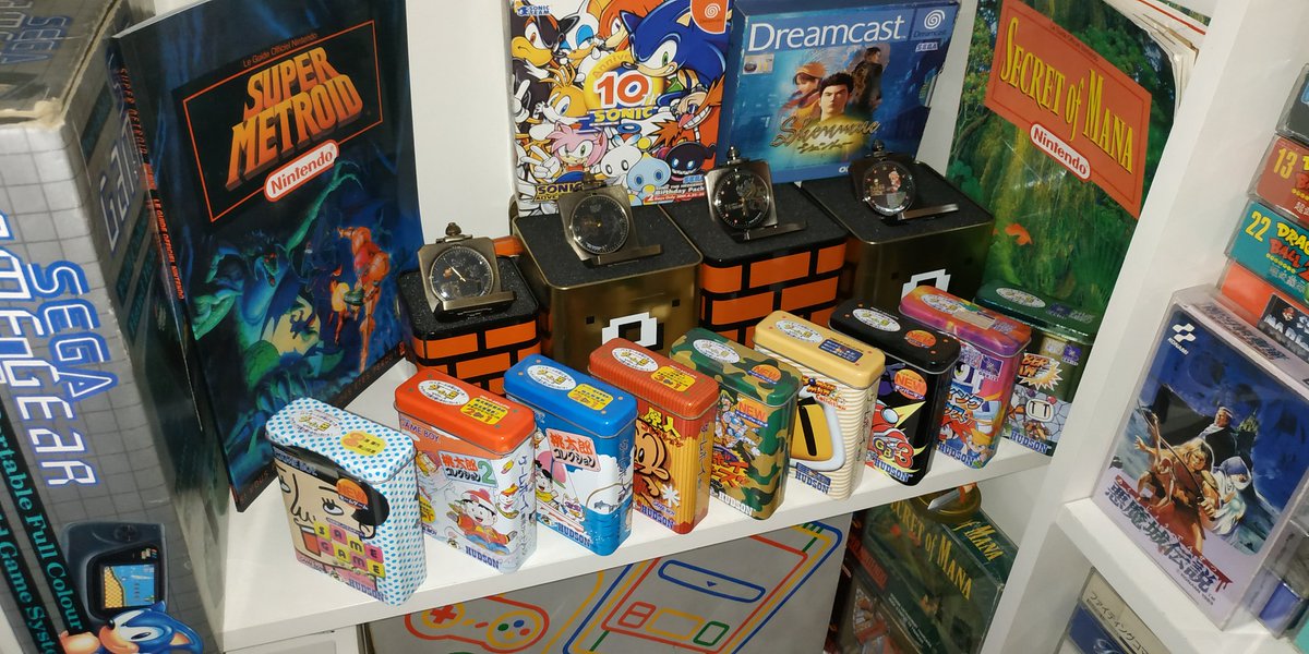 Nostalgeekat's tweet photo. #arrivages du soir bonsoir !
Des pin's qui s'accordent parfaitement aux autres (merci @Ketto_shii pour le lien 😘)
Le guide d'un jeu méconnu et des p'tits zautocollants pour faire du propre sur les jeux #NES
Tout ça me met en joie 😻
#RETROGAMING 💕 https://t.co/cuUpiG16sD