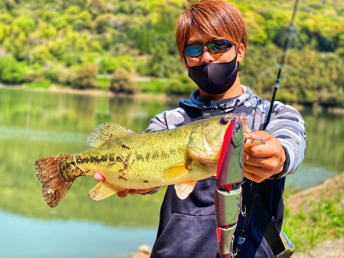 72hayatew's tweet photo. やっとghostで仕留めた😭‼️
YouTube上がります😎

48cm/1520g https://t.co/GkyqF5H2Ws