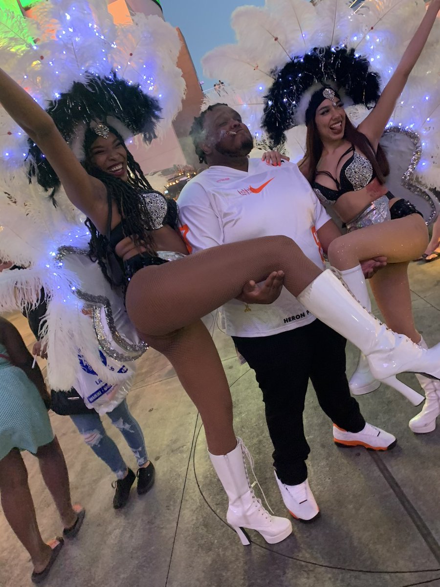 Lilclif231's tweet photo. Let’s just say I can’t record EVERYTHING going on down here🥴 https://t.co/jTtZf8jTkQ