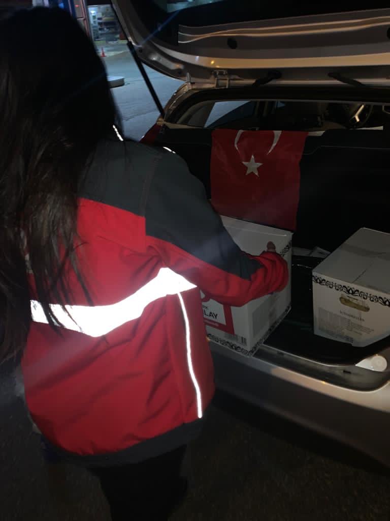 Alanyakizilay's tweet photo. Ramazan öncesi gıda kolisi dağıtımlarımız devam ediyor. Hayırseverlerimizden ve gönüllülerimizden Allah razı olsun. Gayemiz #gönültahtı https://t.co/0zAZGPCtIn