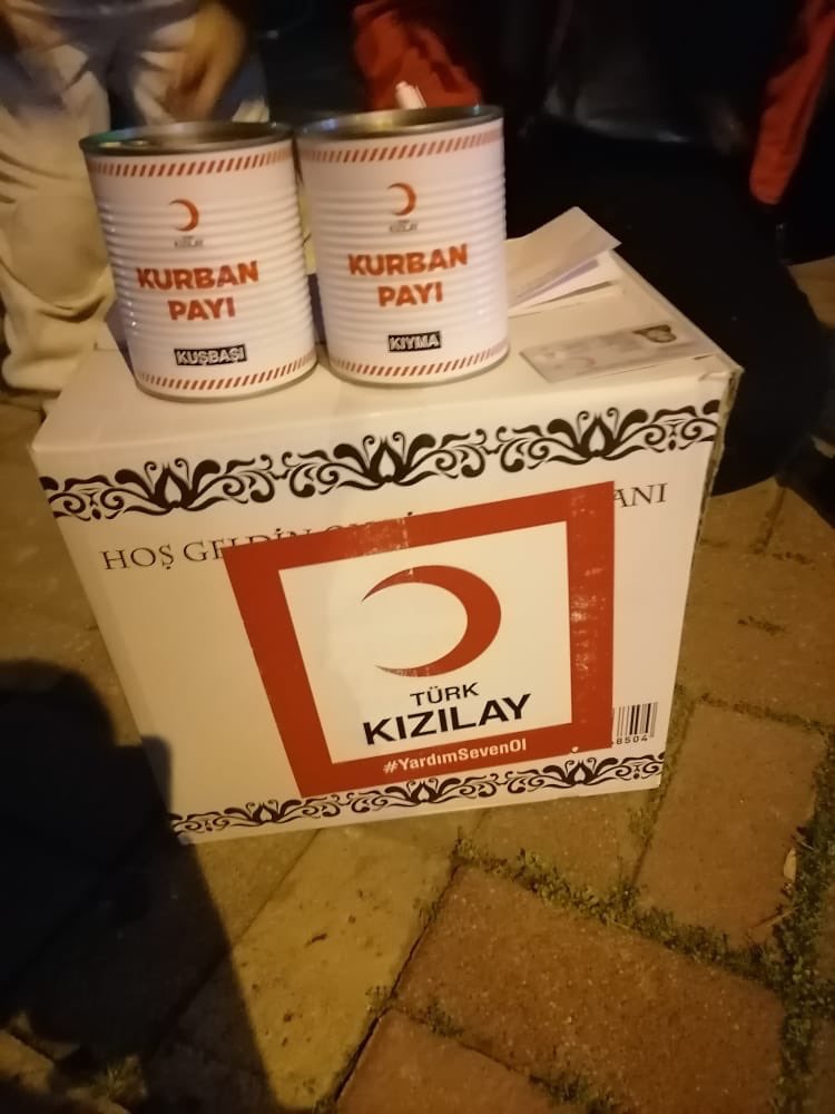 Alanyakizilay's tweet photo. Ramazan öncesi gıda kolisi dağıtımlarımız devam ediyor. Hayırseverlerimizden ve gönüllülerimizden Allah razı olsun. Gayemiz #gönültahtı https://t.co/0zAZGPCtIn