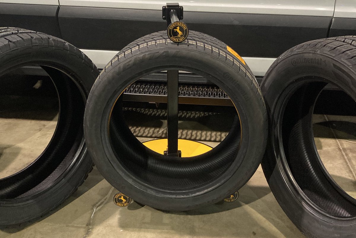 amenity_auto's tweet photo. @continentaltire To the Pittsburgh World of Wheels to show off these great tires. https://t.co/tysqjaTJlQ
