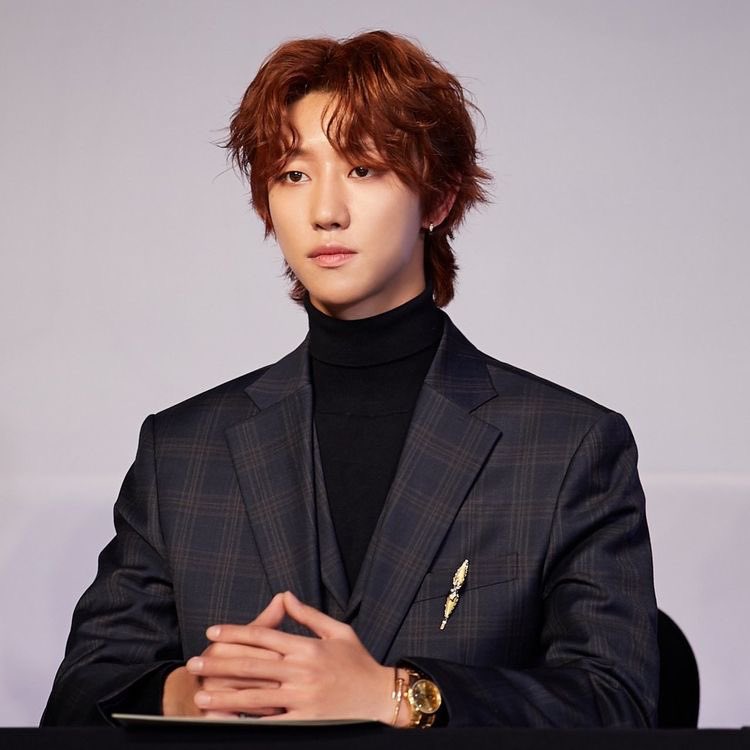 minghao: artsy?? fashionable even when at home. invites you to art shows to admire everything, a little hallway to showcase his artwork he’s made. jokes around a lot but is always very genuine and sweet. at least 1 or 2 wine fridges. always has something to talk about.