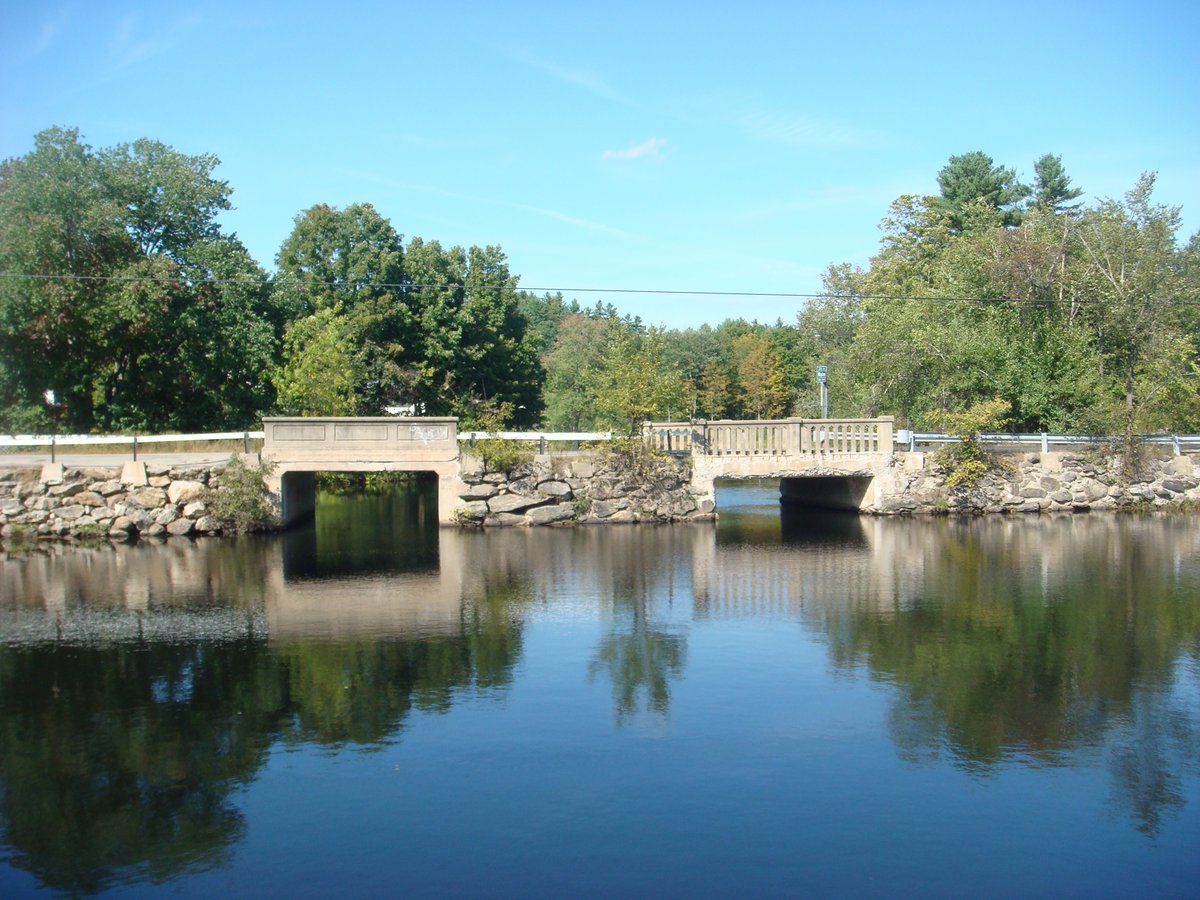 LaurisWrites's tweet image. Help! Somebody in my story keeps sitting on and jumping off these. What do you call them? Guard rail? Concrete wall? Balustrade? #writerscommunity