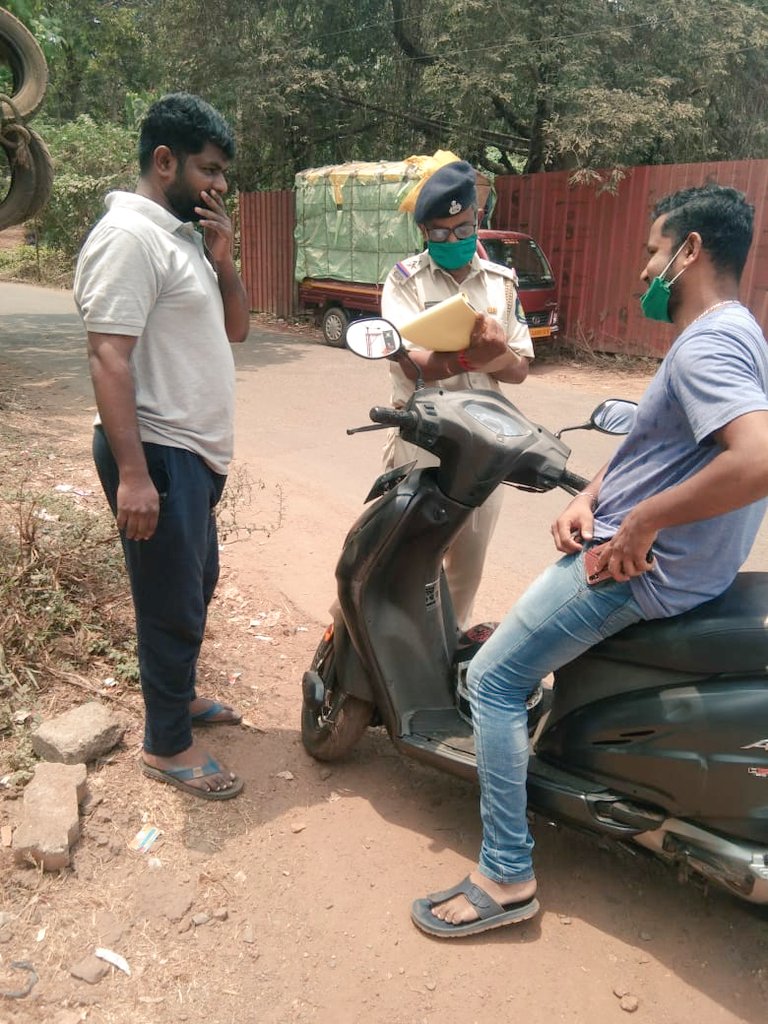 spsouthgoa's tweet photo. #Mask enforcement drive in Housing board Gogol #Fatorda.
#MaskUpGoa 
#Maskhaizaroori 
@DGP_Goa https://t.co/xhByITLGoc