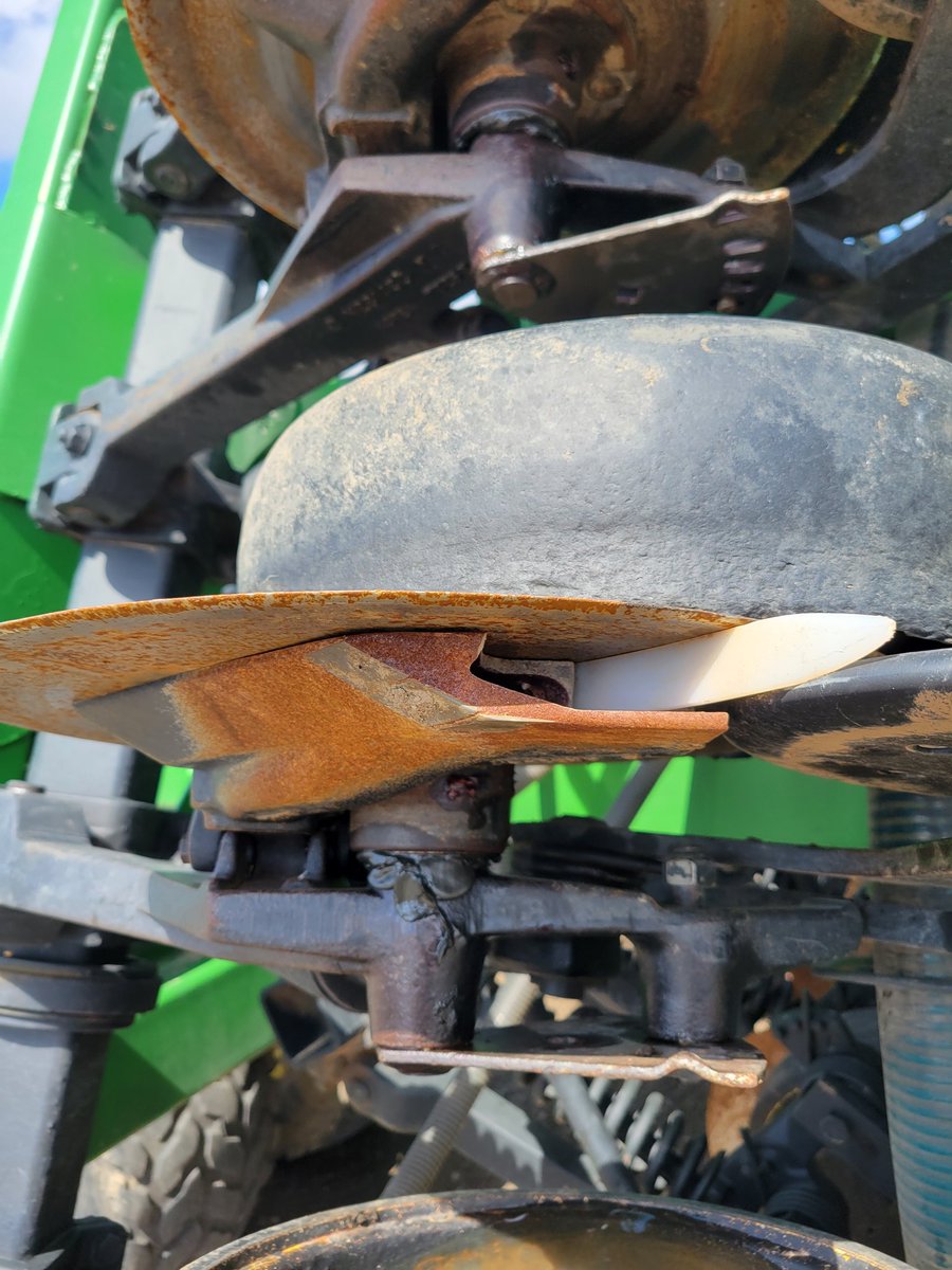 FOR SALE. 1998 1850/ 2005 1900 270 bushel TBH aircart. Completely field ready. Drill has all new Agtron sensor system with IPad. Updated towers, seed boots 85% disc measure 17", rebushed 5k acres ago. All new seed hoses. Carts in awesome shape tires 60% ground drive 1/2