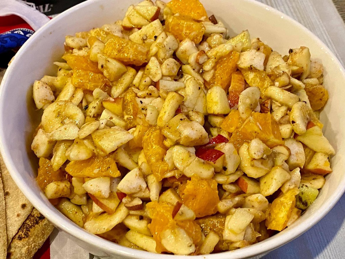 MKhawarNazir's tweet image. ماش کی دال، چکن دم کباب اور فروٹ چاٹ ، الحمدللّٰہ 
شکریہ بیگم
اللہ ہم سب کو خوشیوں کو محسوس کرنے اور ان کی قدر کرنے کی توفیق نصیب فرمائے۔ آمین 
#DamKabab #FruitChat #MashKiDaal  #HomemadeFood #PakistaniFood #TraditionalFood #AfshanKhawarKitchen #ShukariaBegum #ALHAMDULILLAH