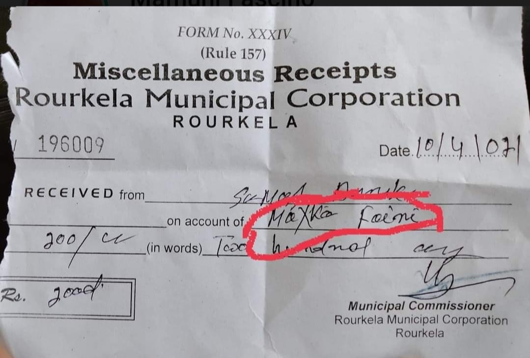 IMNIKHILRAOO's tweet photo. From today's onwards.. Every 1 should wear MAXKA not mask.. otherwise you will be get FAINED not fined.IDK whether it's a real pic or morphed one
But if it's real then kudos to the municipal commissioner for his splendid English..
Fine kitna 2k ya 200
@sprourkela @CMO_Odisha https://t.co/9sYr7Eu4Uw