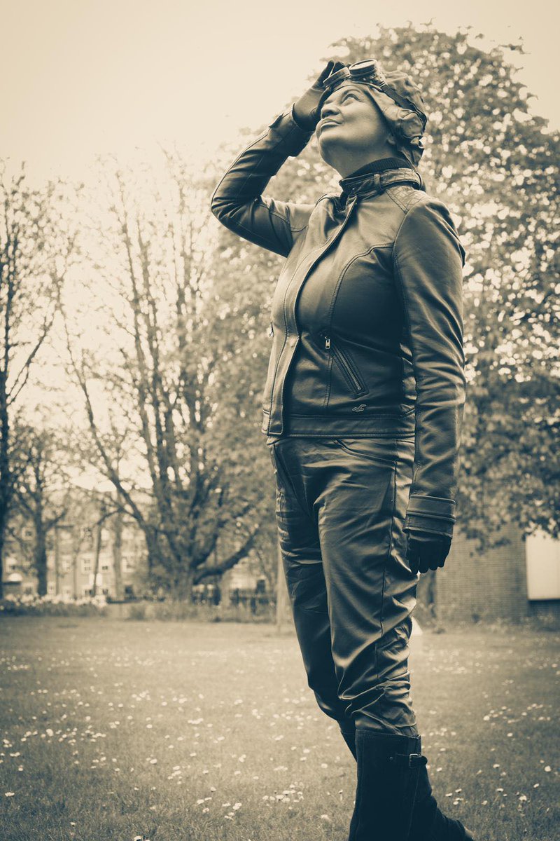 VanessaBoon's tweet photo. Became a statue of pilot #AmyJohnson as the government is doing so much for statue rights whilst delaying laws +action to address violence against women +cutting funds to women's charities + refuges #ReclaimTheseStreets #FrozenInFear #KillTheBill thanks Helen Barker Photography https://t.co/1Tnr86Nve1