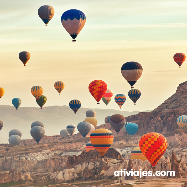 ativiajes's tweet photo. Capadocia, Turquía
Uno de esos lugares que hay que visitar. Formada por valles y extrañas rocas cónicas esculpidas a lo largo de los siglos por el viento y la lluvia y habitada por misteriosas ciudades subterráneas e Iglesias de piedra de antiquísimas comunidades. #atilugares https://t.co/qQhSnFzzB8