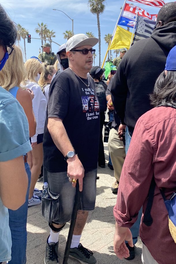 Today's Huntington Beach  #WhiteLivesMatter rally was the work of KKK Grand Dragon William Hagen of Orange, CA. Recently out of prison for a hate crime, he dropped WLM flyers gaining wide media attn, came to the rally alone & igcognito. Hagen held a 2016 Anaheim KKK demo  #WLM  #KKK