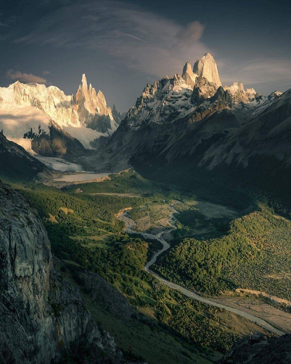 turisargentina's tweet image. Loma del Pliegue Tumbado, El Chaltén. ¿Quien de ustedes tiene la fortuna de haber visto este paisaje en vivo y en directo? 🏔🍃

Foro de @tylekki