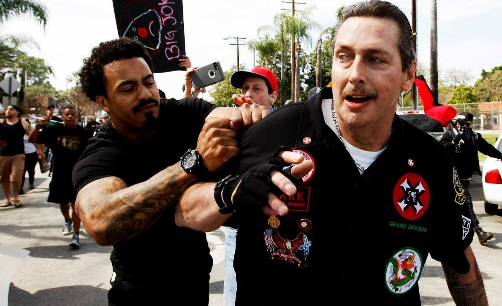 Today's Huntington Beach  #WhiteLivesMatter rally was the work of KKK Grand Dragon William Hagen of Orange, CA. Recently out of prison for a hate crime, he dropped WLM flyers gaining wide media attn, came to the rally alone & igcognito. Hagen held a 2016 Anaheim KKK demo  #WLM  #KKK