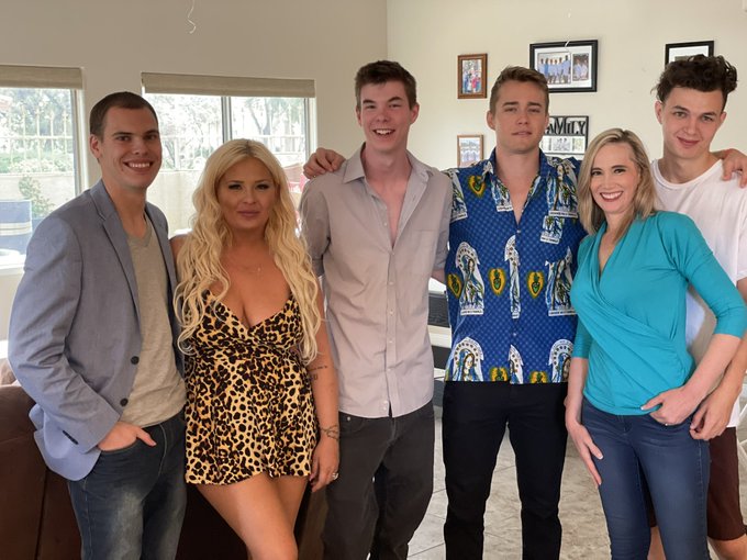 I had such a great time on set today with this awesome group! https://t.co/U65ldiXays<a href="/tag/milf"class="tags"><span>#milf</span></a><a href="/tag/creampie"class="tags"><span>#creampie</span></a><a href="/tag/manyvids"class="tags"><span>#manyvids</span></a><a href="/tag/cum"class="tags"><span>#cum</span></a><a href="/tag/onlyfans"class="tags"><span>#onlyfans</span></a>