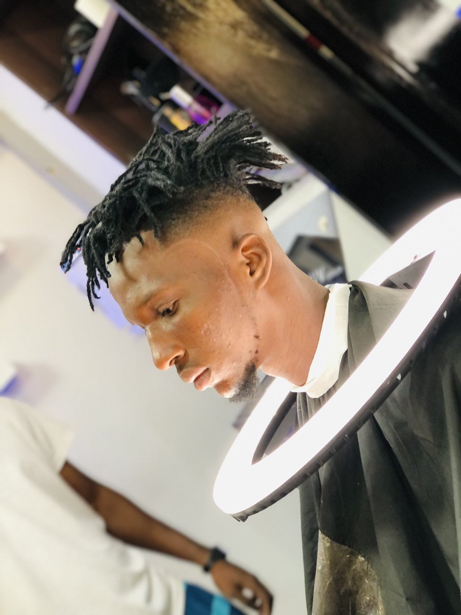 JAkabaako's tweet photo. New haircut 💇‍♂️ https://t.co/az0cZHBmQK
