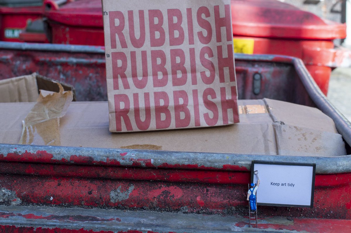 themouseprint's tweet photo. #keeparttidy
#rubbishrubbishrubbish #streetart #art #york #yorkstreetart https://t.co/TlzKpTLDJr