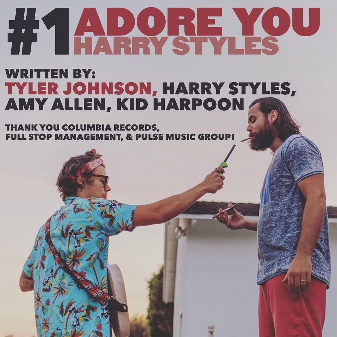 hsdaily's tweet photo. 1 year ago today, Adore You reached No. 1 on the Pop Songs airplay chart, becoming Harry’s first #1 radio hit! 

#AdoreYou #BestLyrics #iHeartAwards https://t.co/WlGq99A6Iq