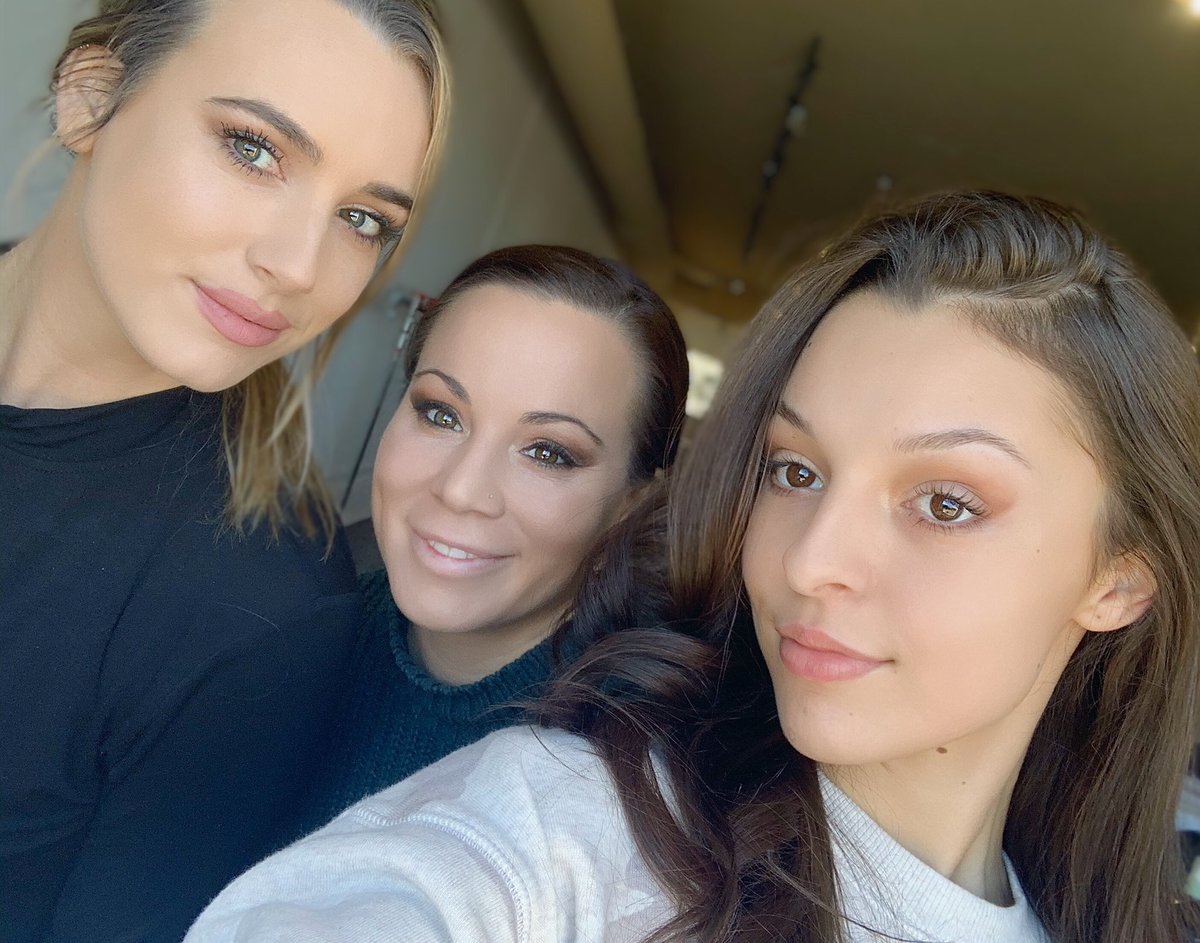 HunniesCheer's tweet photo. #selfieSunday with Emmy, Christin, & Nichole🤳
#selfie #makeup #brunette #smile #happy #nudelip #mirrorselfie #beauty #sassy #VenomHunnies #MarksmenHunnies #HunniesCheerleaders #prodance #makeupslay #beautiful #icegirls #hairstyles #procheer #footballcheerleaders #selfielove https://t.co/5P150bwWP6