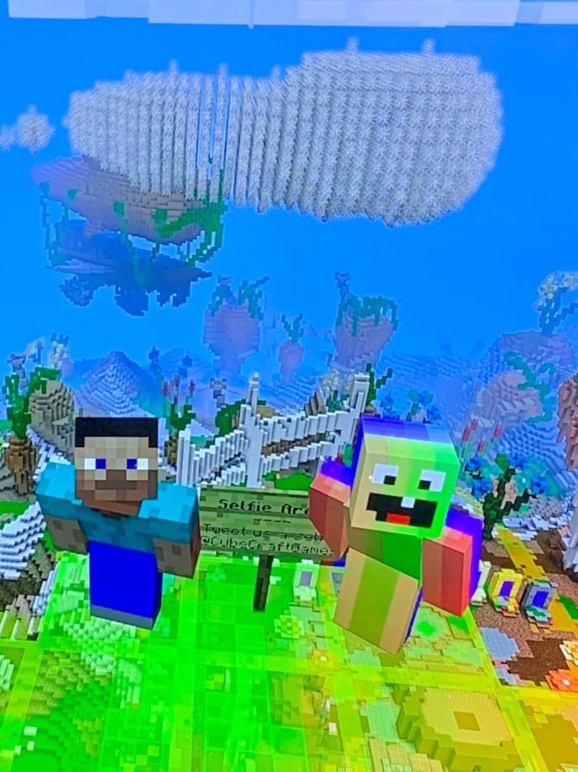 ResaSillen's tweet photo. @CubeCraftGames @JulesPison 😎🤝 https://t.co/PcF6GqichX