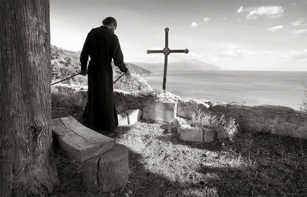 Мы ждём подарков от судьбы как дети, но просим не о злате, жемчугах,… а дай нам Бог прожить на этом свете в СВОЁМ УМЕ и на СВОИХ НОГАХ!!!