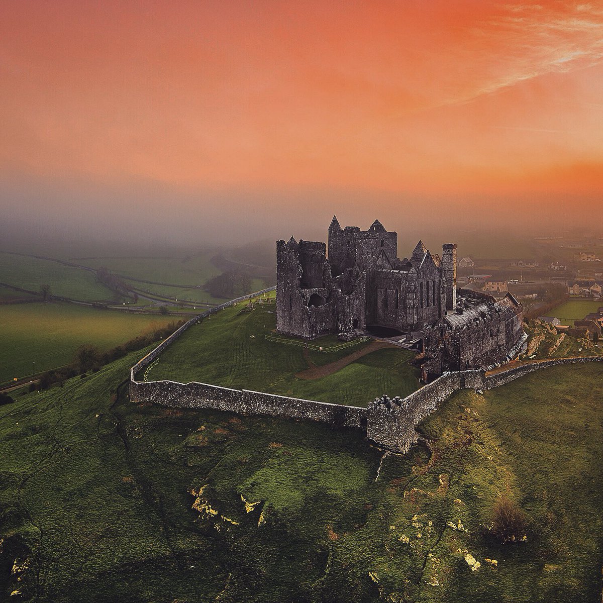 One of those special magical mornings, at the Rock of Cashel. #rockofcashel #ireland