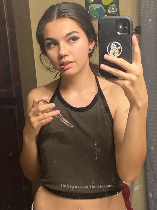 3 pic. This is a @Thesticaaaa appreciation post. She's so gorgeous 😩❤️ like Ugh how can you not want