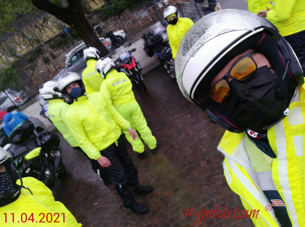 GMBikeTeam's tweet photo. 77^ #vicenzabionde leggermente bagnata 🤦🏻‍♂️🤦🏻‍♂️
#gmbiketeam #motostaffetta #scortatecnica #ciclismo https://t.co/30ZKvOtxj4