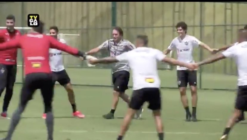 DoentesPFutebol's tweet photo. Corrente de oração para o futebol do Galo melhorar. https://t.co/JoxFYOqY7D