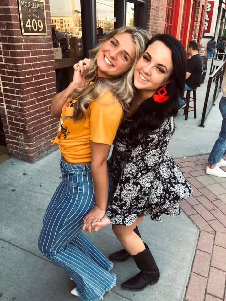 Macy_Wade11's tweet photo. 💛❤️ https://t.co/FZmViDPfYD