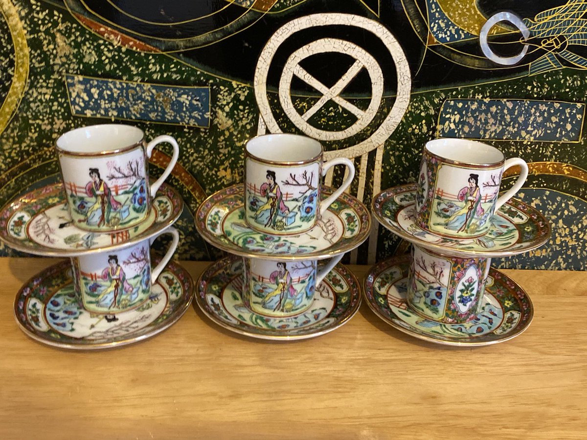 loveretrocrafts's tweet photo. Chinese porcelain tea cups, canton famille verte rose porcelain, hand painted cup and saucer geisha girl designed, 6 cups & 6 saucers #antiqueteacup #madeinchina #collectablesteaset #expressocups #antiqueteaset #geishahandpainted https://t.co/dJA3GToSk2 https://t.co/VZDzmFuOuv