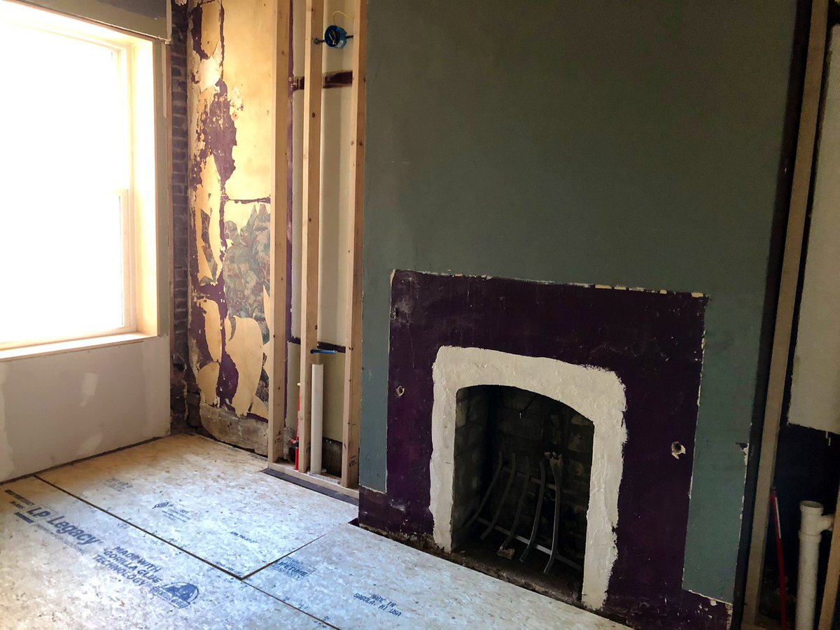 catherinegilb09's tweet photo. We officially have a floor and walls! Up next: more plumbing, prep for the fireplace, and then the putting back together process can begin! 🚧🔨 #futurebathroom #rowhousereno https://t.co/vV4qpX9fSt