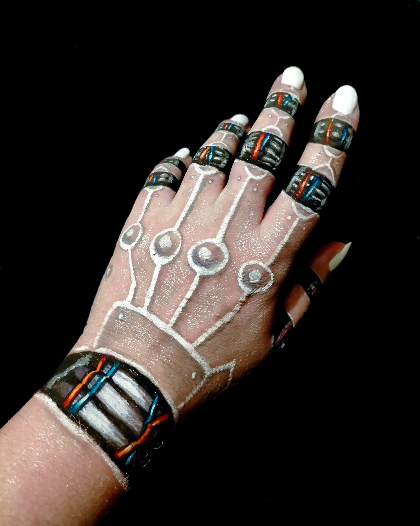 Persephoneia on X: "7 - Robotics #AprilDechart I didn't bring my makeup  here, so I used my watercolor palette to paint my hand and... it works ! 😄  #DechartGames #Robot #makeup #watercolor