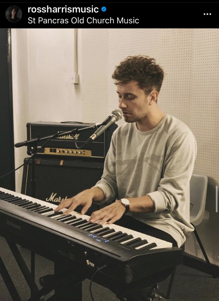 This may seem like a basic picture, but I think his hair looks especially good here and him@playing the piano is perfect as itself