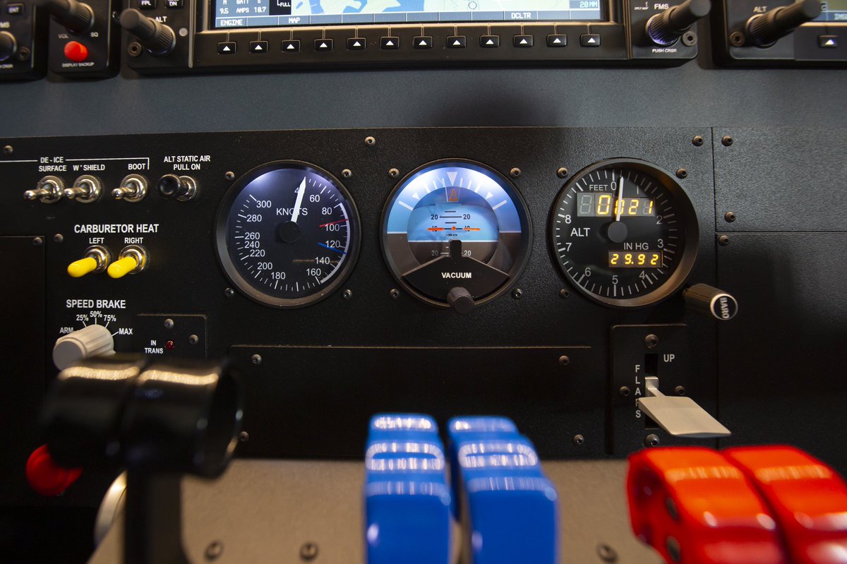 VirtualFlySim's tweet photo. Virtual-Fly has a triple commitment with flight training and it is based on reliable, robust and realistic approved devices that guarantee thousands of flight training hours in order to assure higher cost-effectiveness for flight schools. 👩🏽‍✈️👨🏼‍✈️ 

#VirtualFly #Flightsimulator https://t.co/GA6rjFiUwE