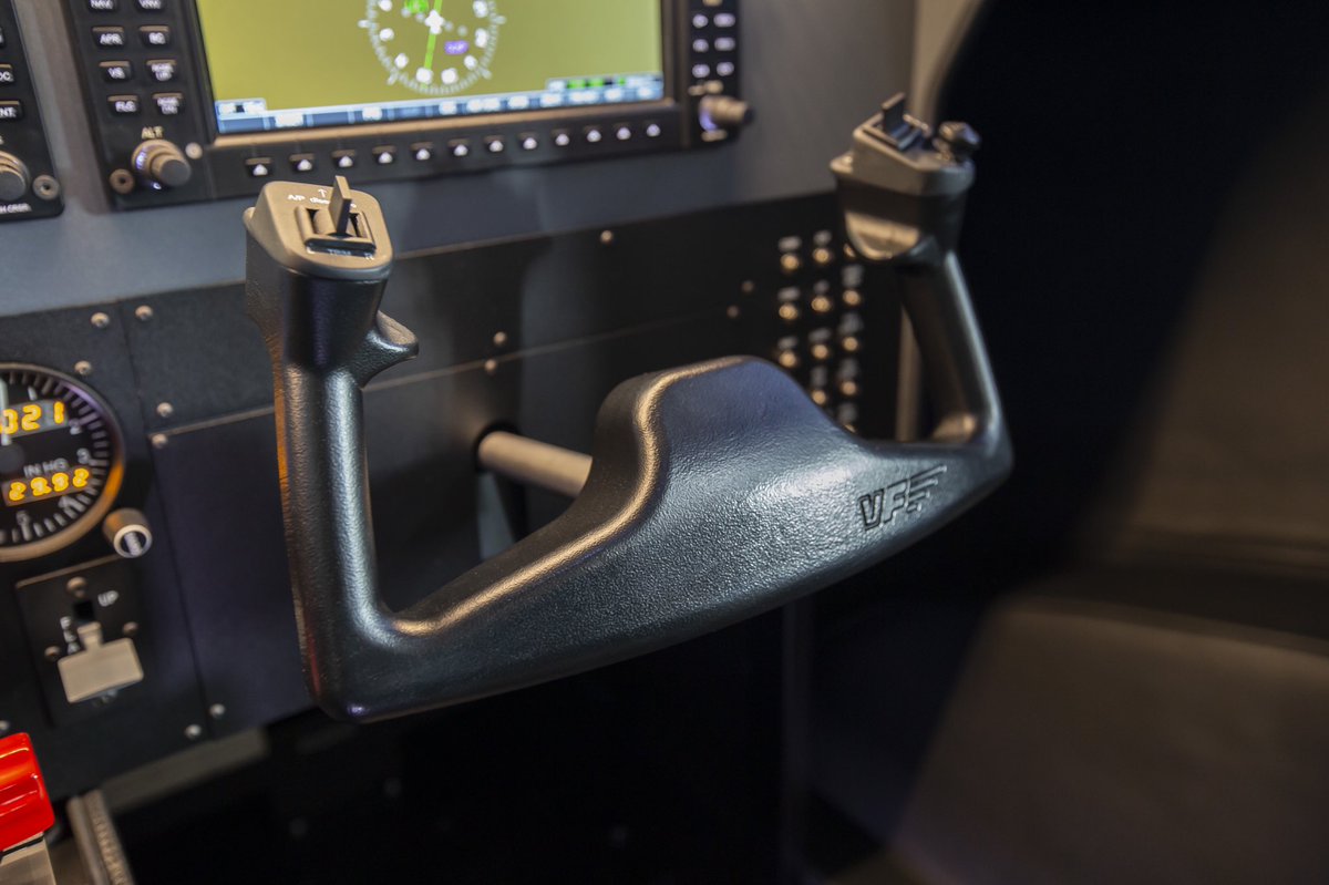VirtualFlySim's tweet photo. Virtual-Fly has a triple commitment with flight training and it is based on reliable, robust and realistic approved devices that guarantee thousands of flight training hours in order to assure higher cost-effectiveness for flight schools. 👩🏽‍✈️👨🏼‍✈️ 

#VirtualFly #Flightsimulator https://t.co/GA6rjFiUwE